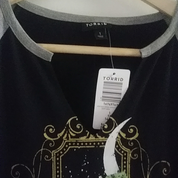 Black Graphic long Tee - Picture 2 of 4